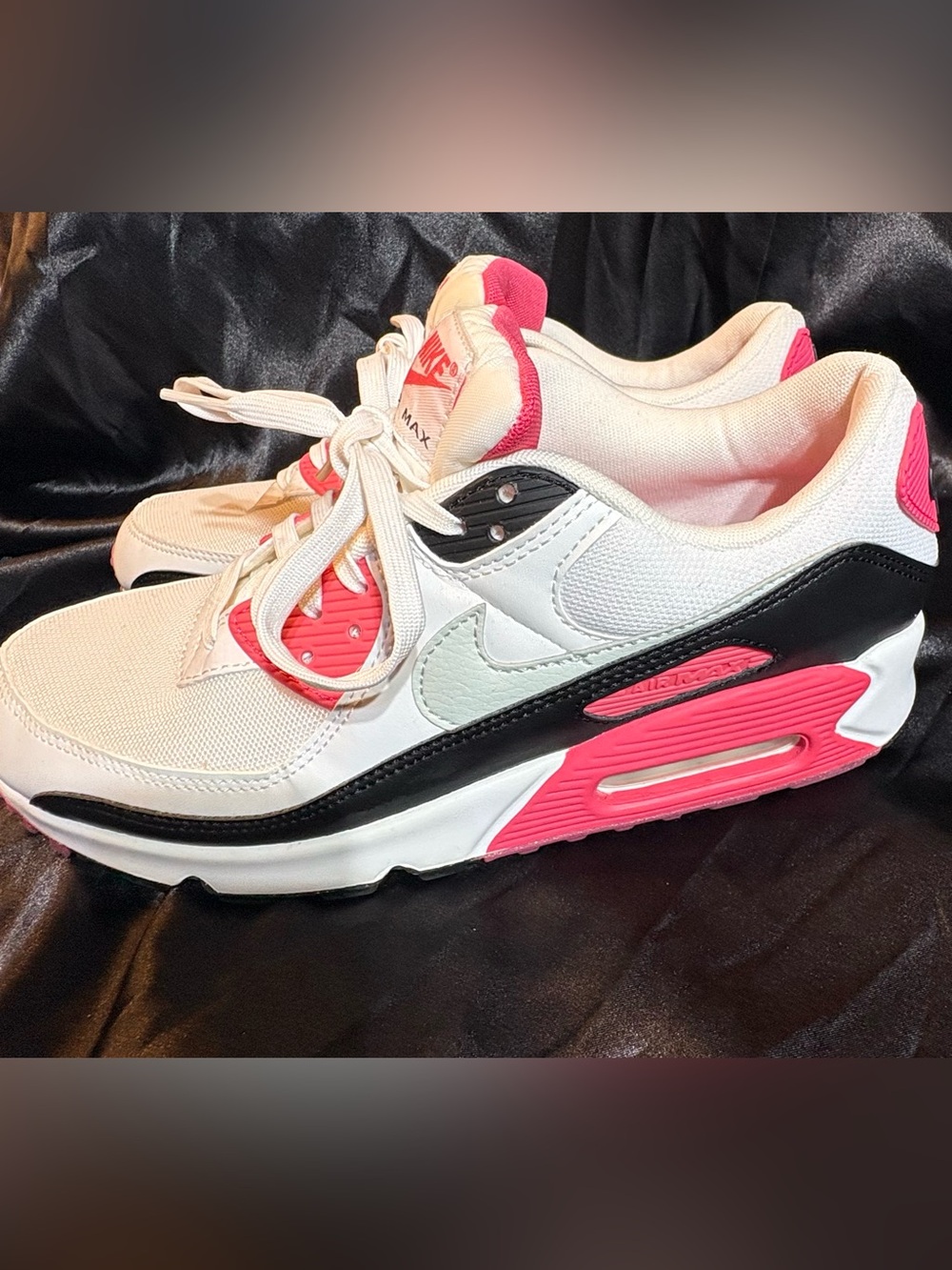 Nike Women’s Air Max White Pink & Black Low-Top Sneakers